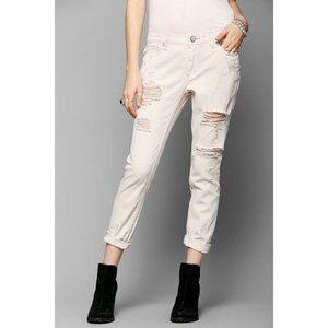 BDG boyfriend slim 25w off-white distressed jeans